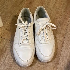 White everlane sneakers